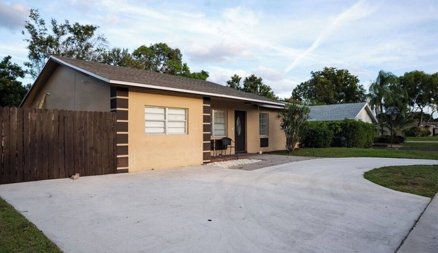 Spacious 5-bedroom house in West Boca Raton WiFi, AC, Deerfield Beach -11.5 Mi