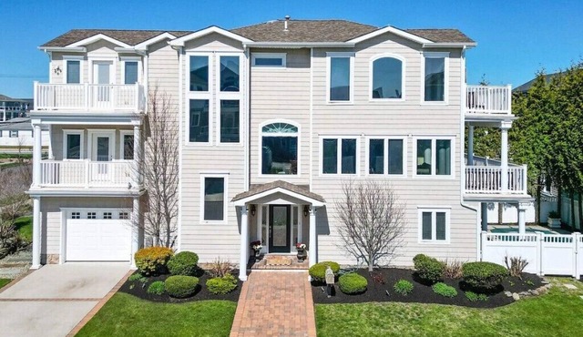 Spacious 5-bedroom house in beautiful Brigantine steps to the beach with pool!