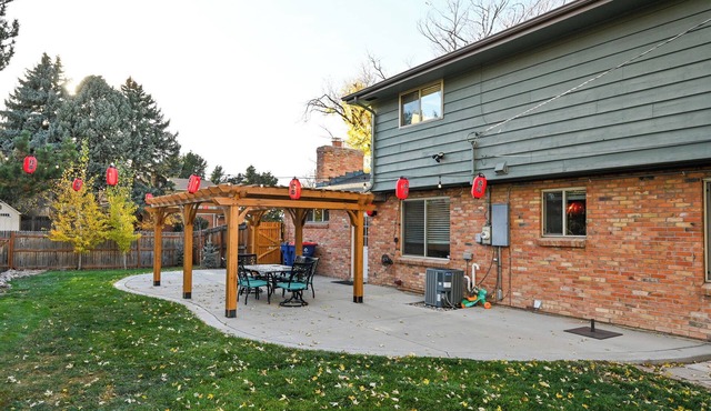 Spacious 5 Bedroom House in Centennial near Southglenn Country Club