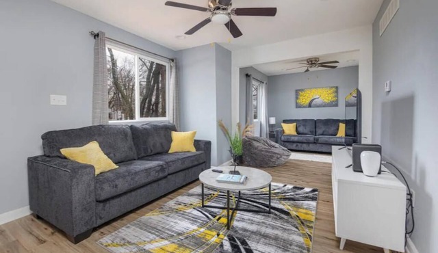 Spacious 5-bedroom house with Ping Pong Table and Wifi in awesome Des Moines