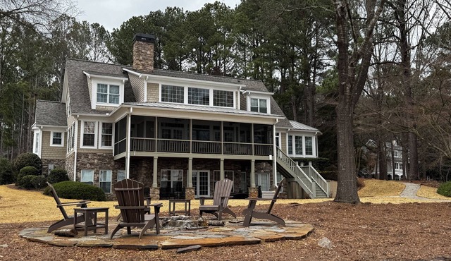 Spacious 5-bedroom home on Lake Oconee, 79 miles from The Masters