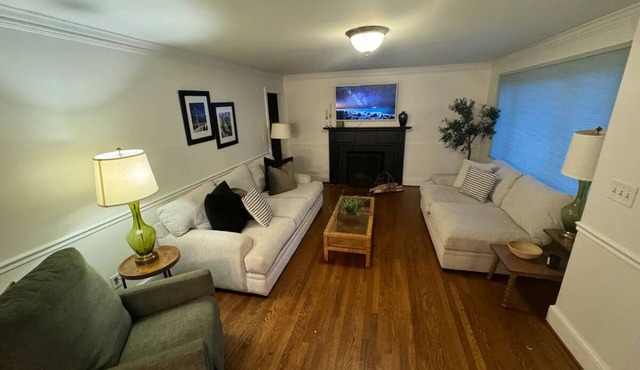 Spacious 5-bedroom house in delightful Greenville 10 minutes from downtown