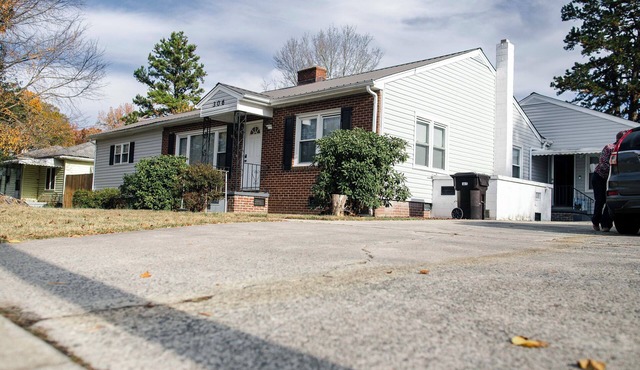 Spacious 5-bedroom house in beautiful High Point with AC