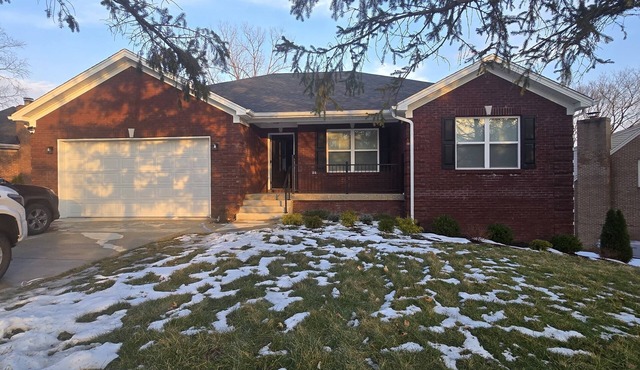 Spacious 5-bedroom house in soothing Louisville with AC