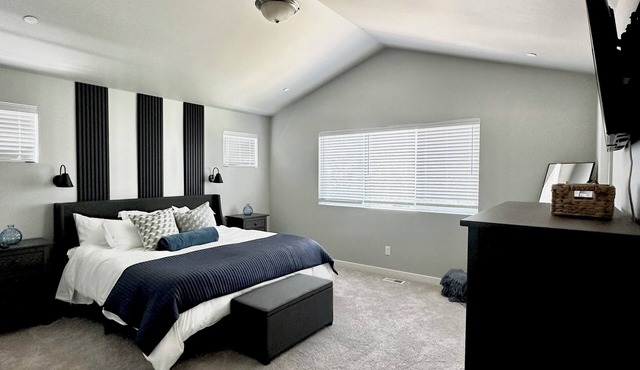 Spacious 5-bedroom house not far from Lake Stevens and Seattle