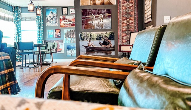 Spacious 5-bedroom House Just 1 Block from the Lake, with a Boat Launch!