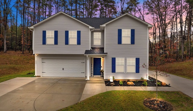 Spacious 5-bedroom house half mile from Lake Badin launch with space for boats