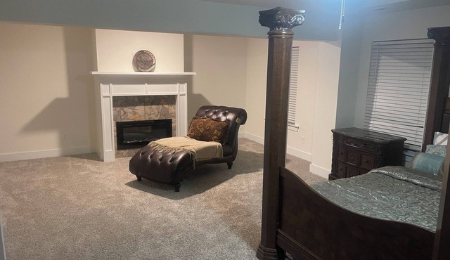 Spacious 5-bedroom house in charming New Market with WiFi, AC