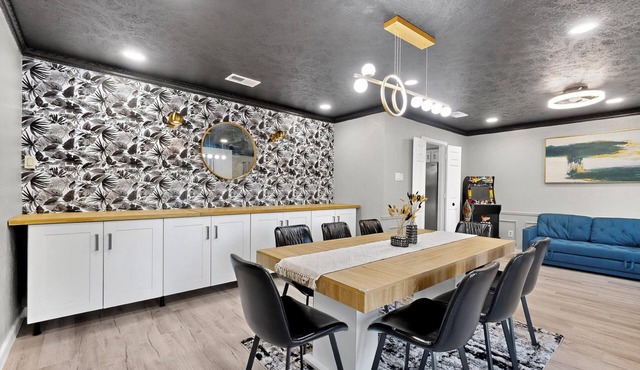 Spacious 5-bedroom house in wonderful Richardson with Arcade Games