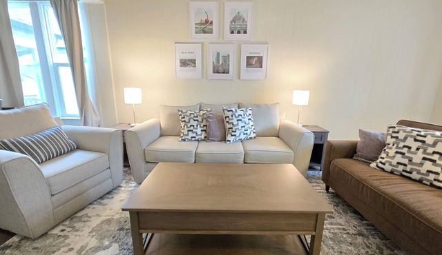 Spacious 5-bedroom house in delightful Saint Paul with WiFi, AC