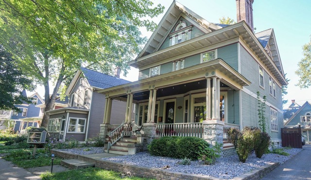Spacious 5-bedroom Historic House in Saint Paul