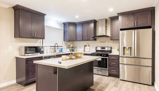Spacious 5-bedroom house with WiFi, AC in welcoming San Marino