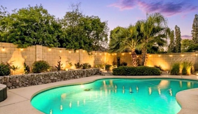 Spacious 5-bedroom house with WiFi, AC in fantastic Scottsdale