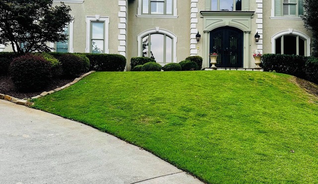 Spacious 5-bedroom house in peaceful Snellville with AC, gym, pool and spa