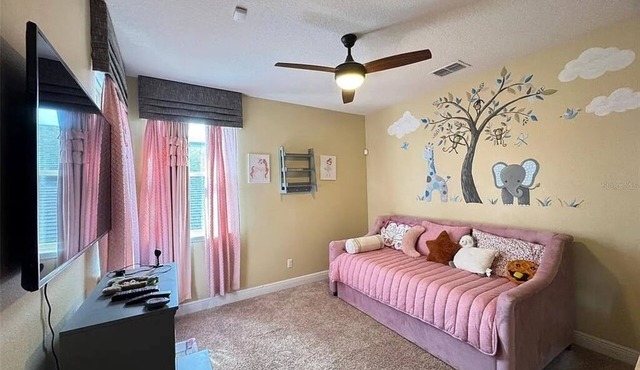 Spacious 5-bedroom house with Pool minutes from Magic Kingdom