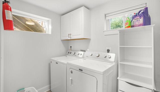 Spacious 5-bedroom house in lovely Arlington with AC, WiFi
