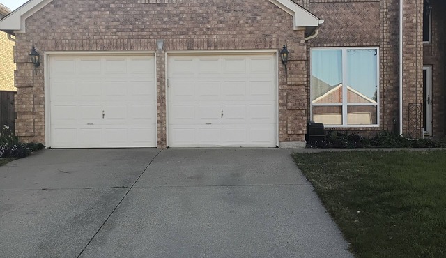 Spacious 5-bedroom house with pool by Six Flags in beautiful Arlington