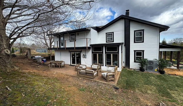 Spacious 5-bedroom house with AC, WiFi in welcoming Asheville