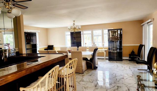 Spacious 5-bedroom house with AC in amazing Bay Shore