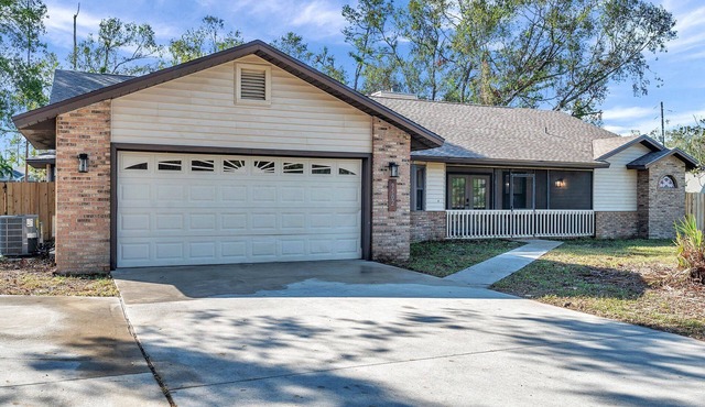 Spacious 5-bedroom house on Acreage near Beaches and Sarasota Shopping Centers