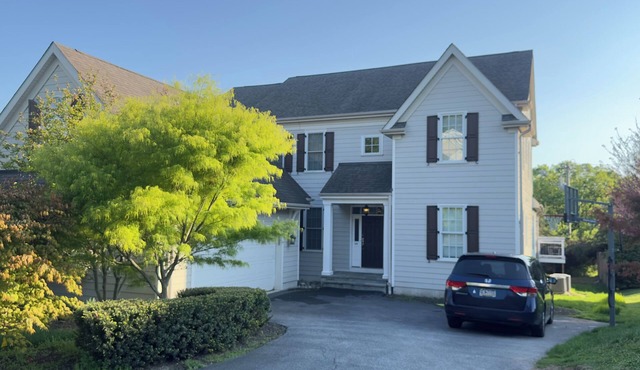 Spacious 5-bedroom house in wonderful Bryn Mawr - 11 minutes to Aronimink