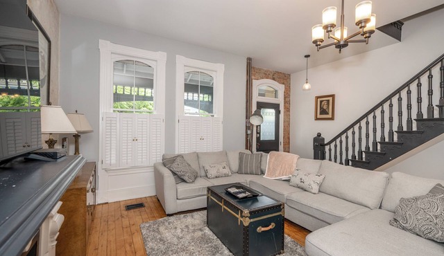Spacious 5-bedroom house in Covington- minutes from Downtown Cincy