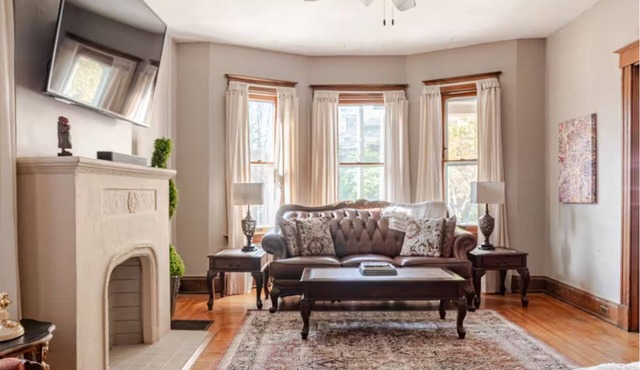 Spacious 5-bedroom house in historical Covington less than 10 mins to DT Cincy