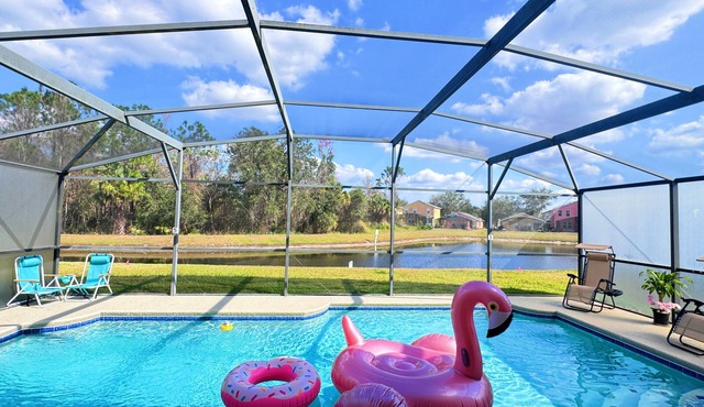 Spacious 5-bedroom house in Davenport with Private pool and Ravine view