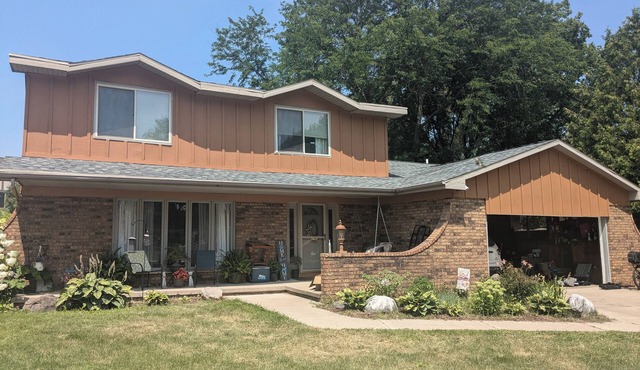 Spacious 5-bedroom house in Green Bay with WiFi, AC available for 2025 NFL draf