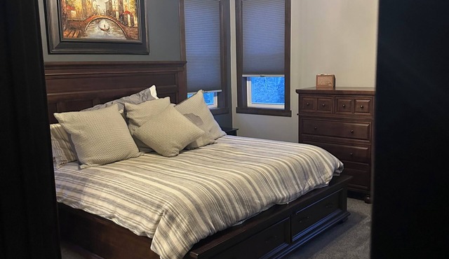 Spacious 5-bedroom house with, WiFi in Green Bay 7.6 miles from Lambeau Field