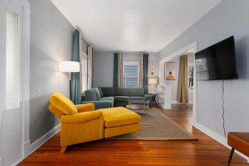 Spacious 5 Bedroom Home 33
