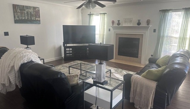 Spacious 5-bedroom house with AC, WiFi in West Knoxville - 3 bedrooms for rent