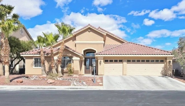 Spacious 5-bedroom house in amazing Las Vegas with fitness room, WiFi
