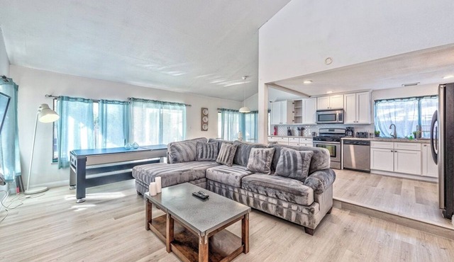 Spacious 5-bedroom house with pool