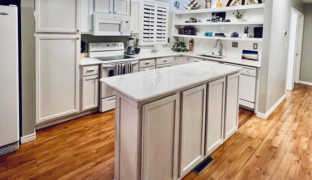 Spacious 5-bedroom house with AC and WiFi near downtown Littleton.