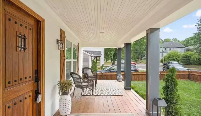 Spacious 5-bedroom house in East Nashville, near downtown and airport