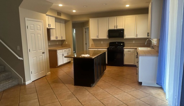 Spacious 5-bedroom house in welcoming Patterson with WiFi, AC