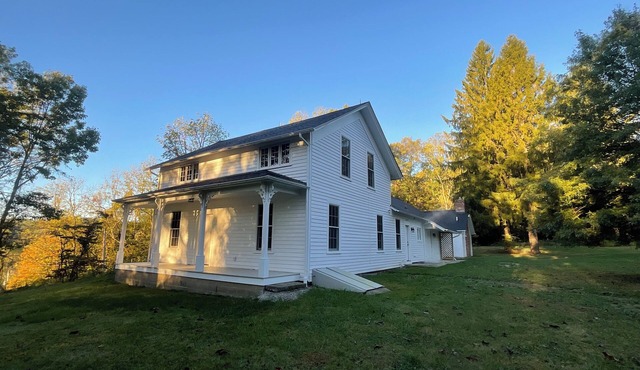 Spacious 5-bedroom house in peaceful Peninsula with AC