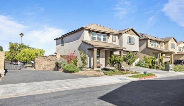 Spacious 5-bedroom house in Riverside