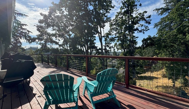 Spacious 5-bedroom house in charming Silverton, Family Friendly