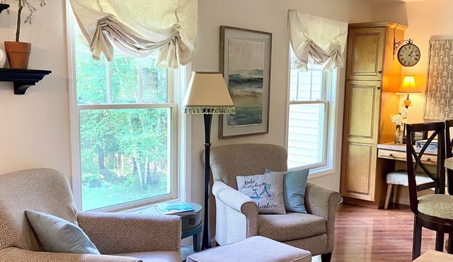 Spacious 5-Bedroom Home with AC Close to Ferries