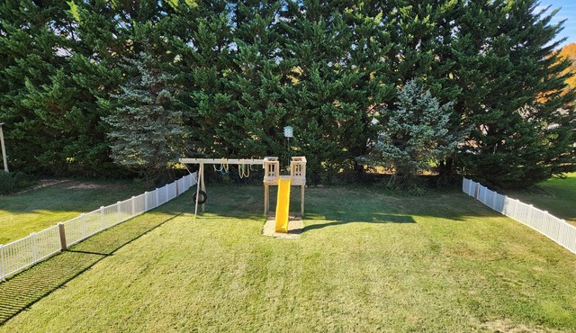 Spacious 5-bedroom house in serene Woodstock with AC, mountain views, State Park