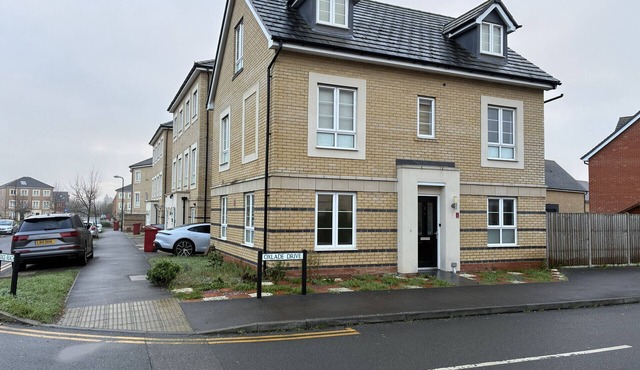 Spacious 5 Bedroom Home in Langley