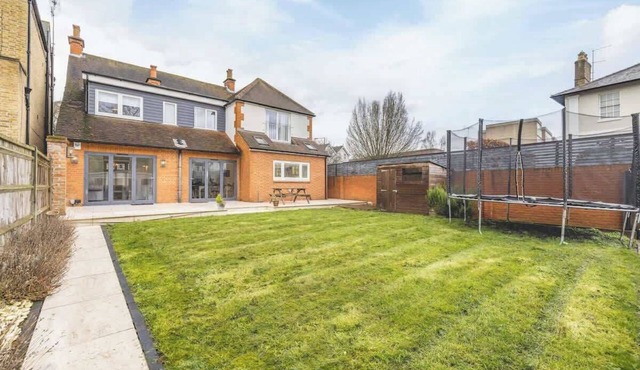 Spacious 5-Bedroom Home in Windsor