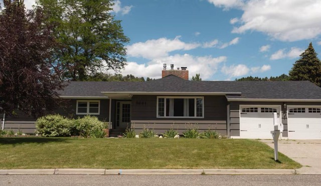 Spacious 5-bedroom Home with Backyard & Work Spaces