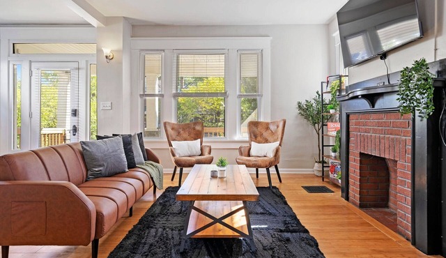 Spacious 5-Bedroom Home w/Porch & Backyard – Near OSU & Old Crew Stadium!