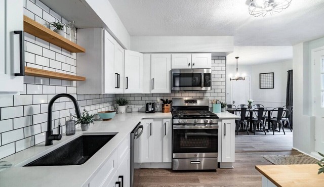 Spacious 5-Bedroom Home in Lakewood - Sleeps 10!