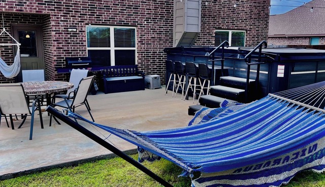 Spacious 5 Bedroom Home, Huge Swim Spa & Private Theater with Popcorn Machine!