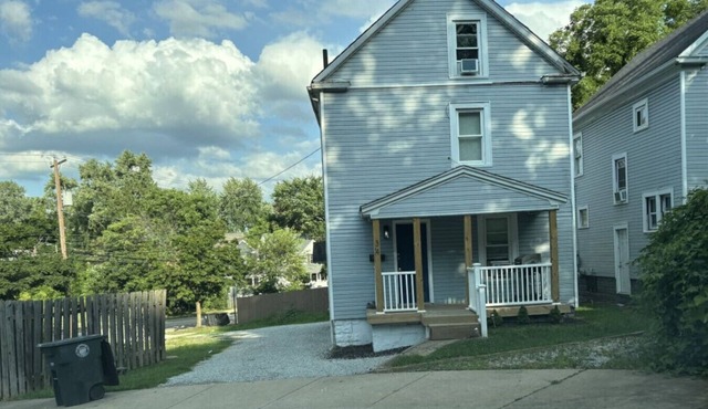Spacious 5-Bedroom Home in Highland Square Akron