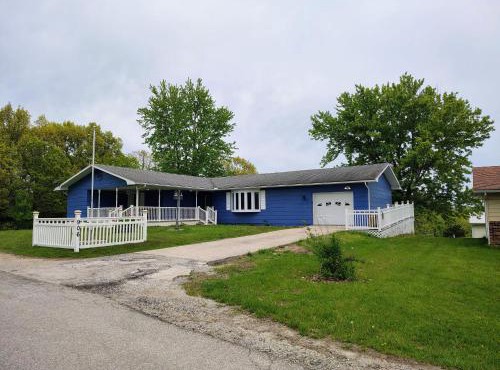 spacious 5-bedroom home in milan mo